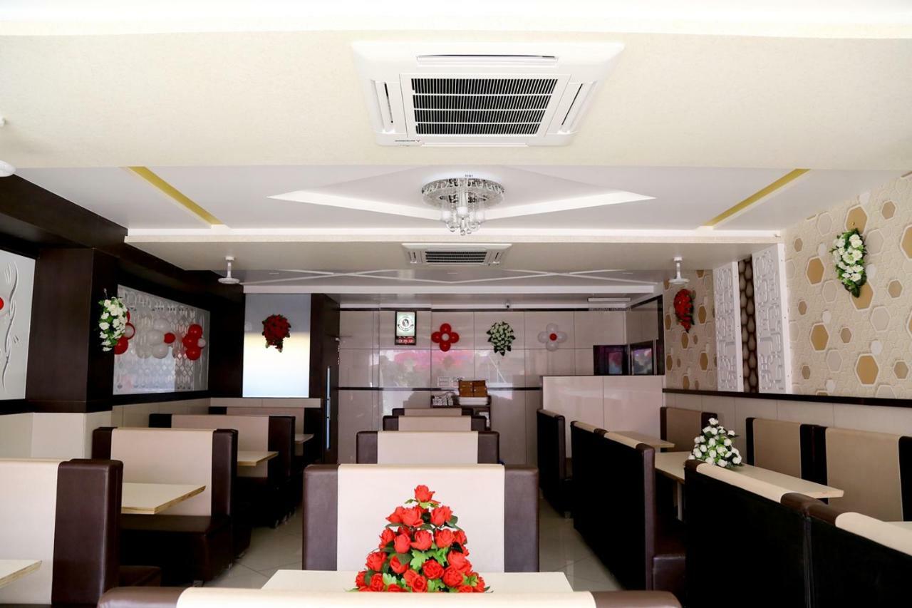 Hotel Shahi Darbar Navsari Bagian luar foto