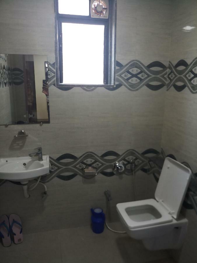 Hotel Shahi Darbar Navsari Bagian luar foto